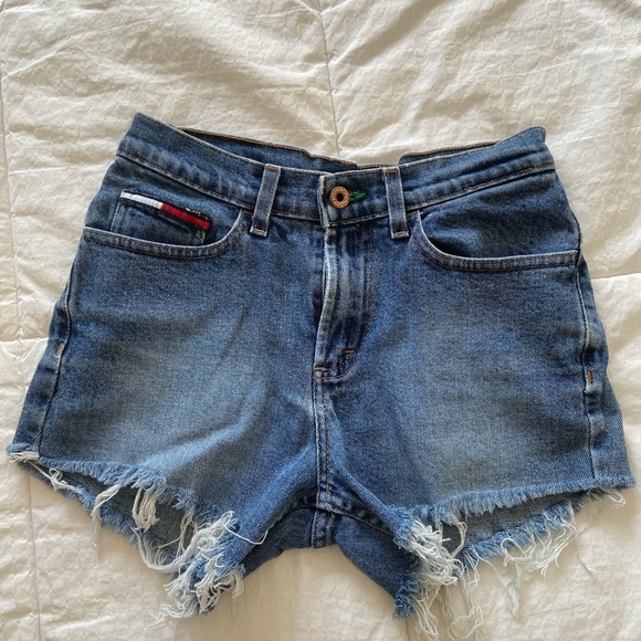 Vintage Tommy Jeans shorts - Picture 2 of 8